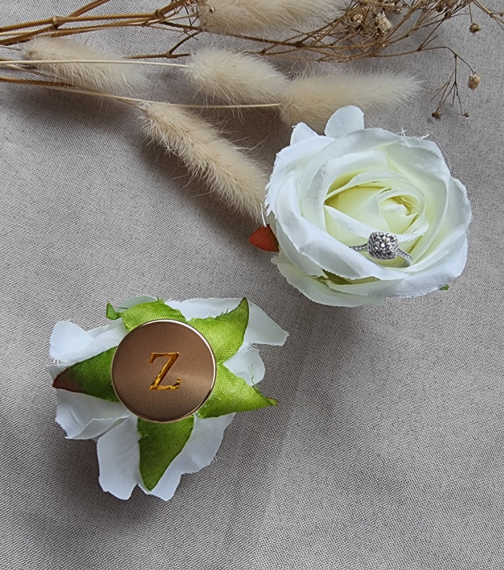 2x Ringblumenhalter in Gold Weiß